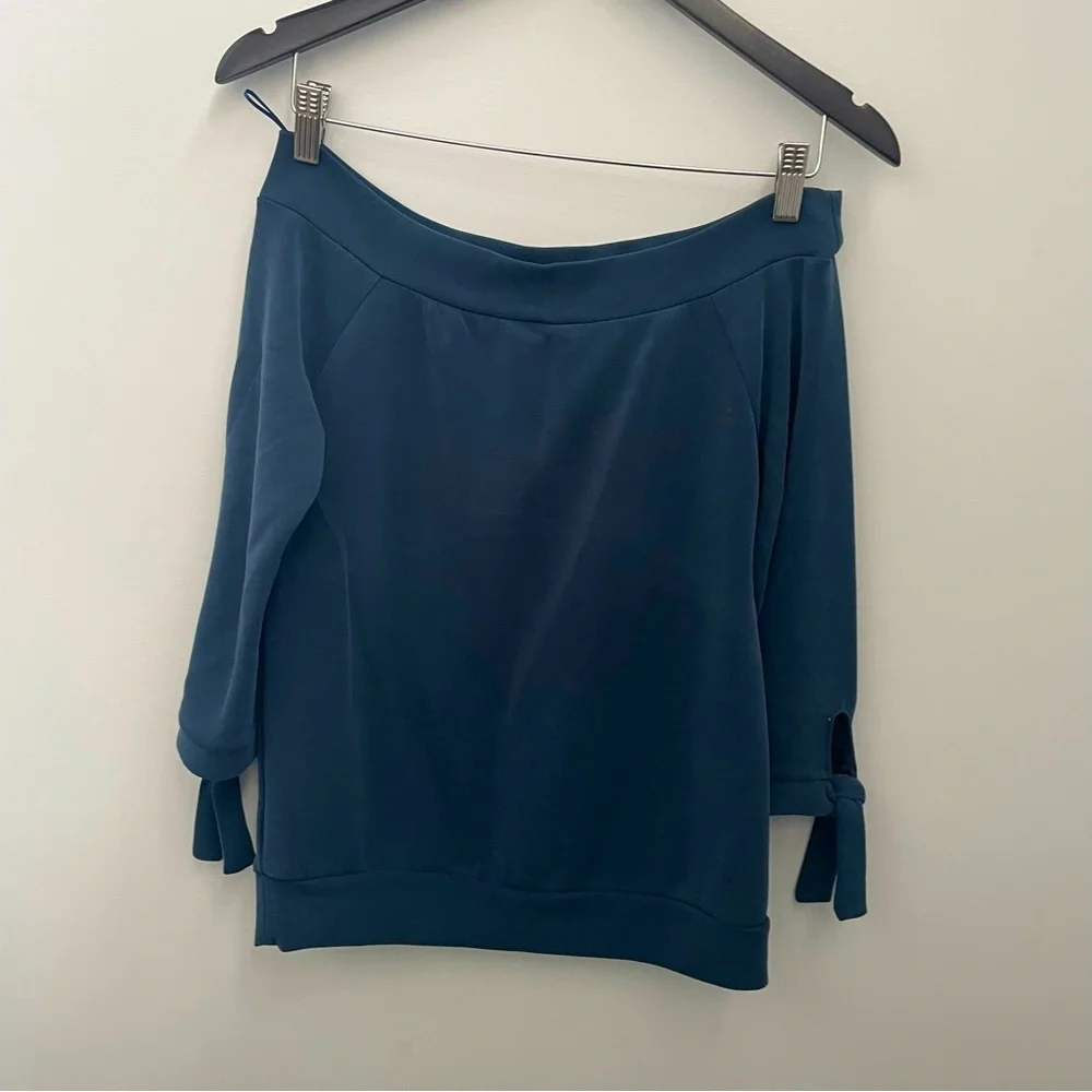 Dynamite off the shoulder navy ultra soft size xs but fits size small blouse - Picture 3 of 6
